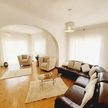Villa With Private Pool And Nearby Beach וילה