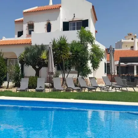 וילה Villa With Private Pool And Nearby Beach *
