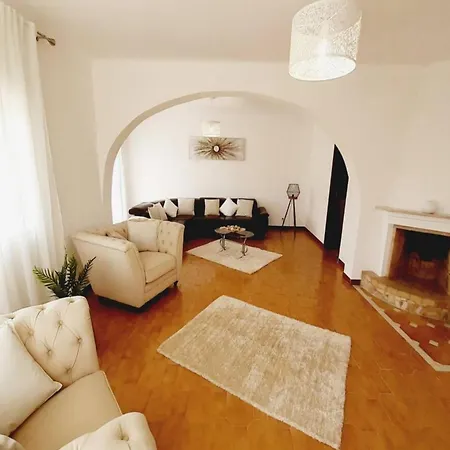 Villa With Private Pool And Nearby Beach וילה